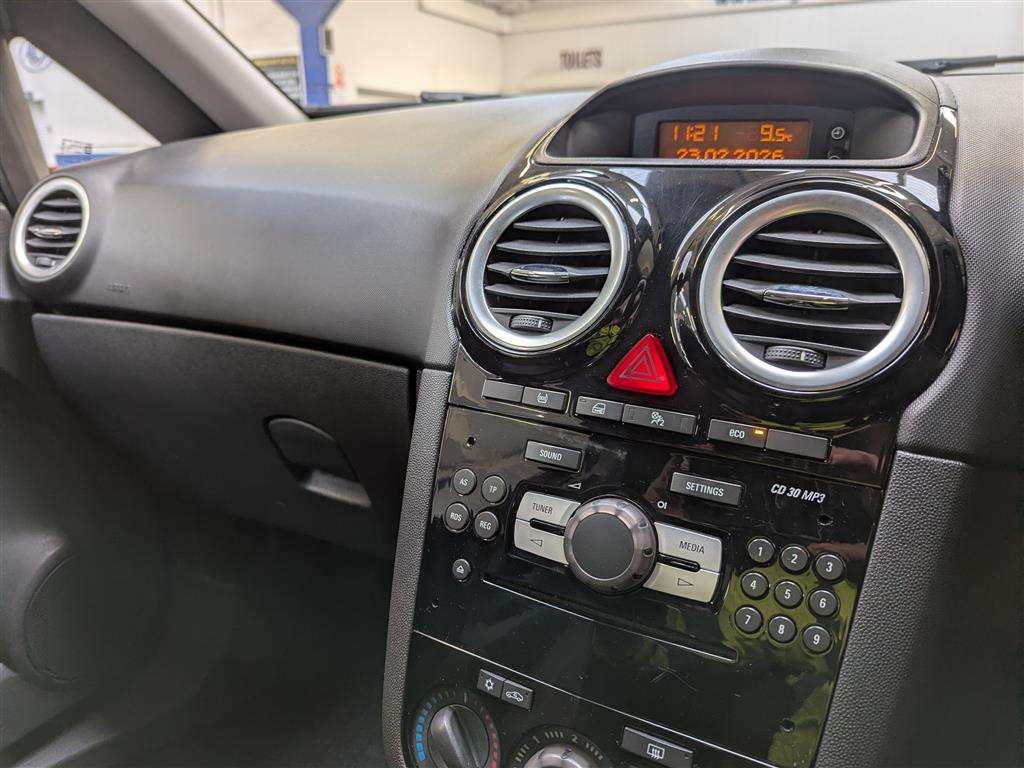 <p>2014 VAUXHALL CORSA BLACK EDITION</p>