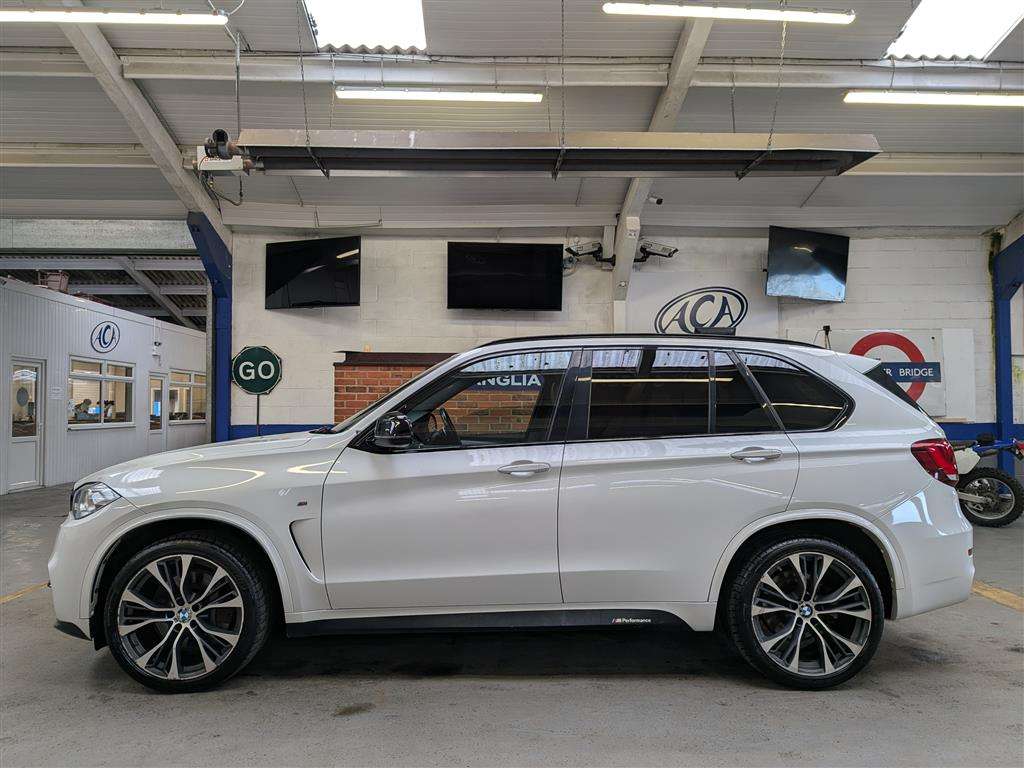 <p>2017 BMW X5 M50D AUTO</p>