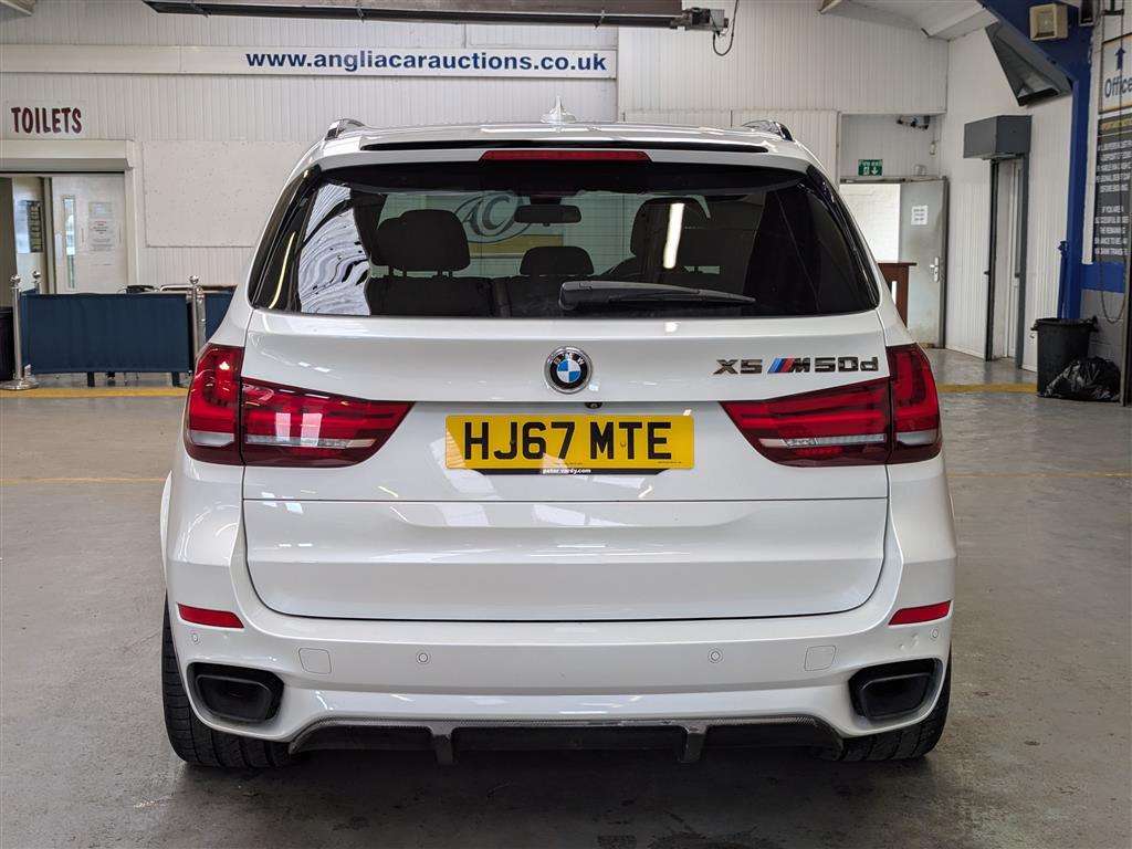 <p>2017 BMW X5 M50D AUTO</p>