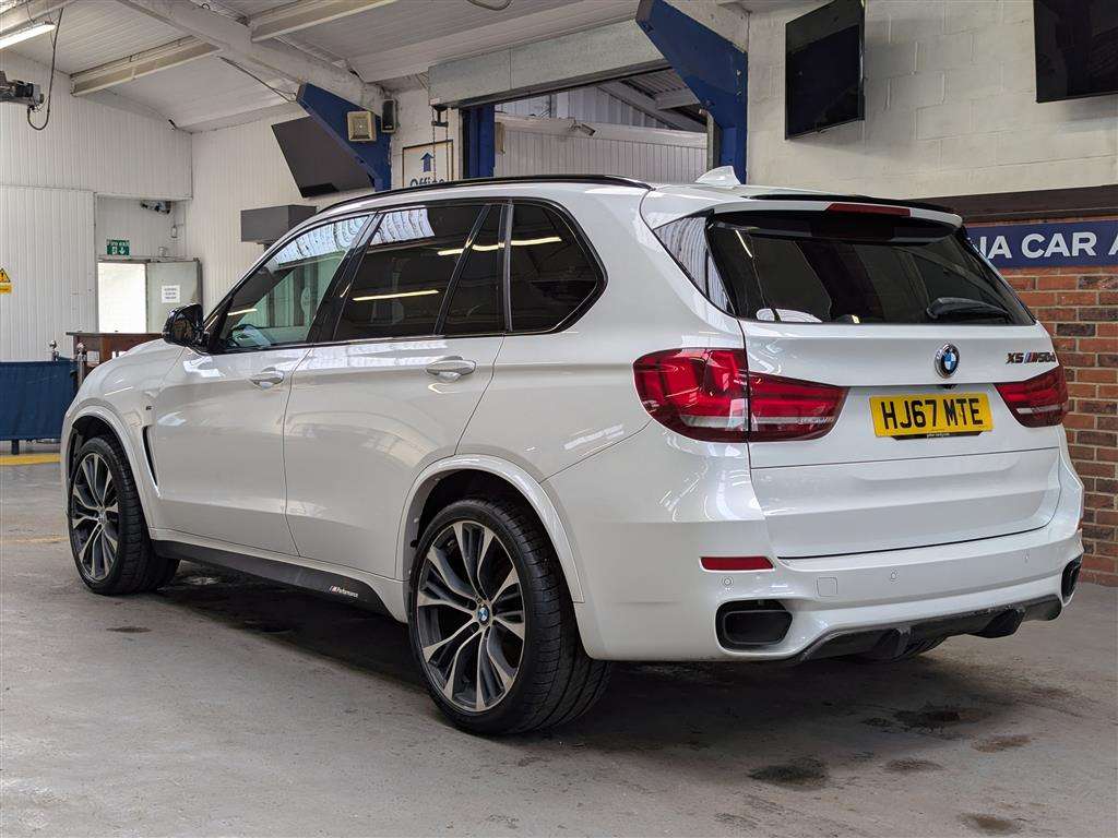 <p>2017 BMW X5 M50D AUTO</p>
