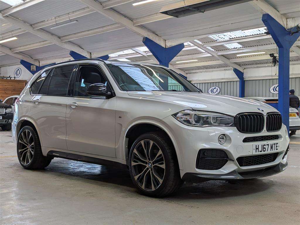 <p>2017 BMW X5 M50D AUTO</p>