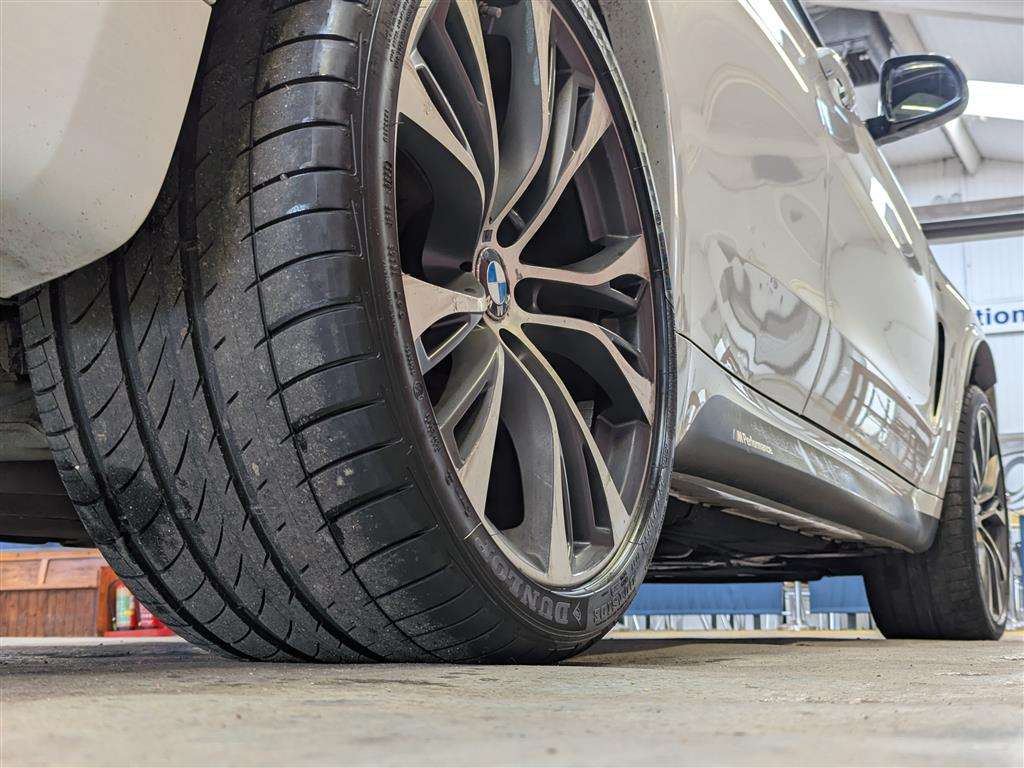 <p>2017 BMW X5 M50D AUTO</p>