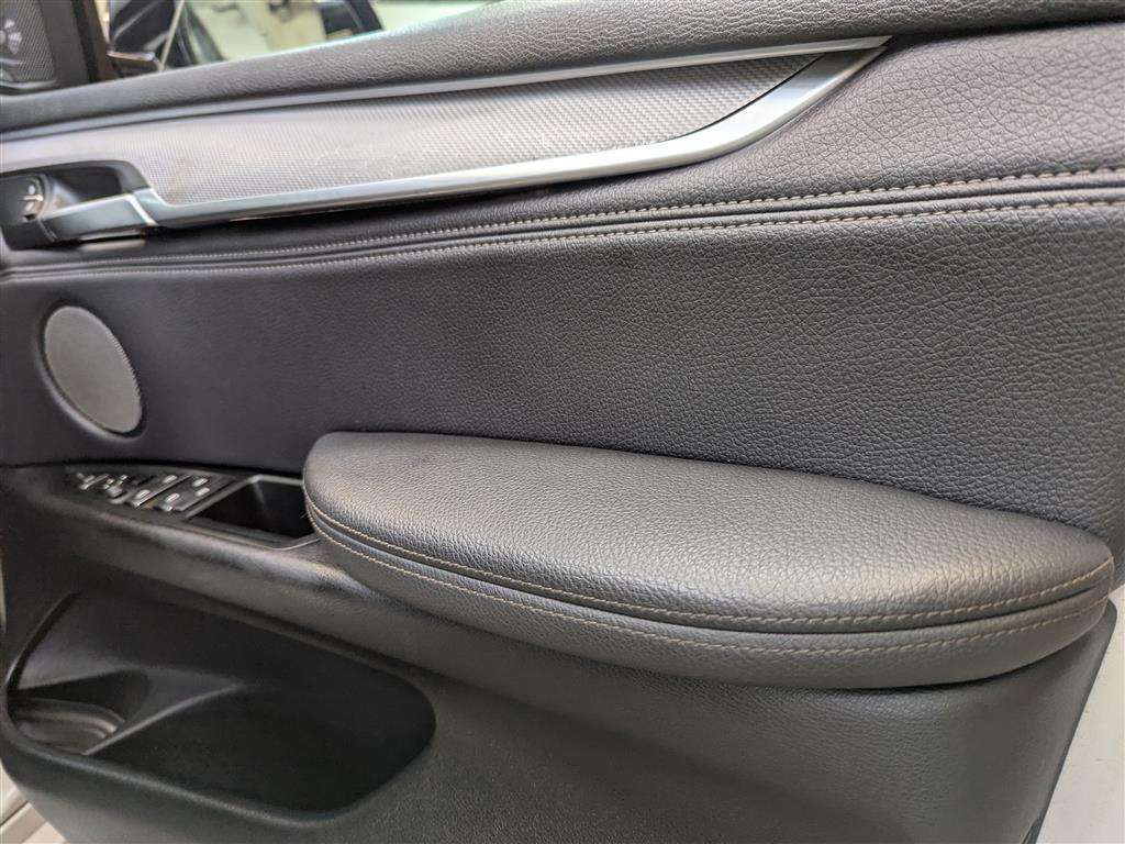 <p>2017 BMW X5 M50D AUTO</p>