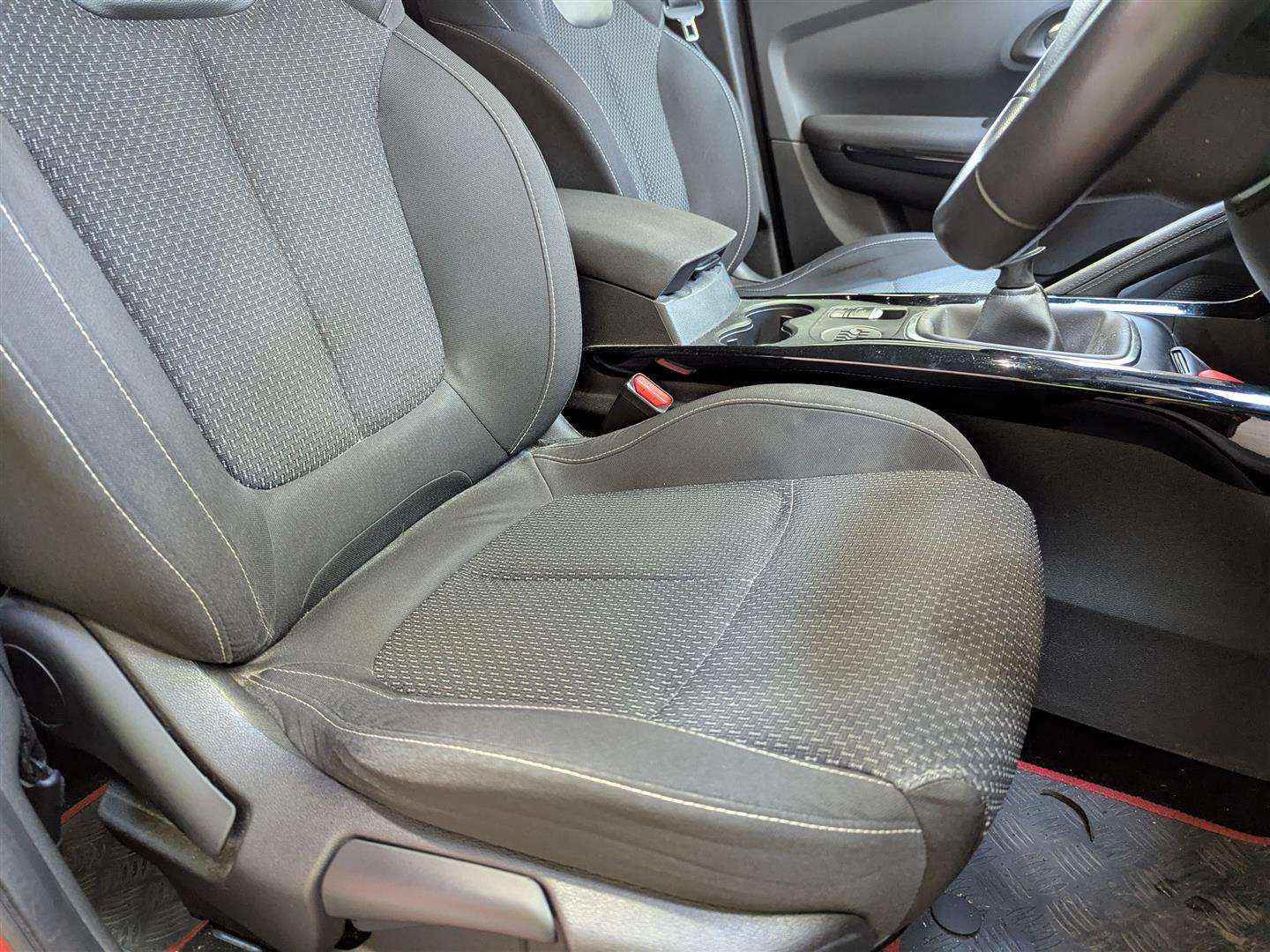 <p>2015 RENAULT KADJAR DYNAMIQUE NAV DCI</p>