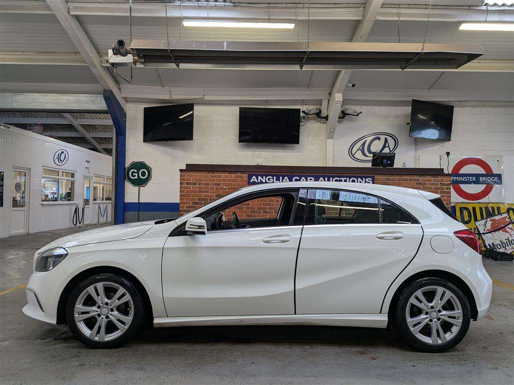 <p>2016 MERCEDES-BENZ A 180 D SPORT</p>