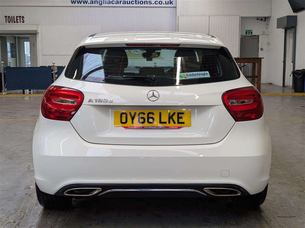 <p>2016 MERCEDES-BENZ A 180 D SPORT</p>