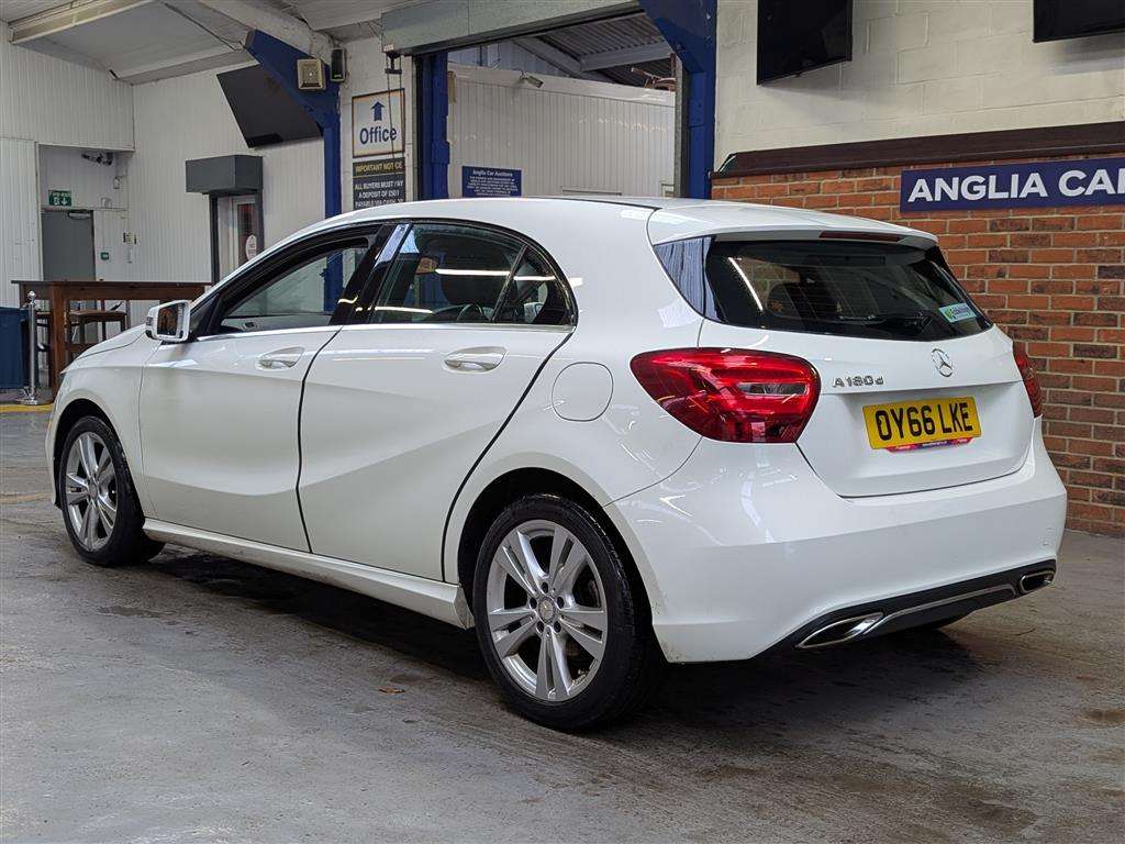 <p>2016 MERCEDES-BENZ A 180 D SPORT</p>