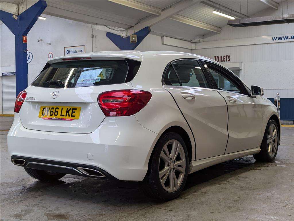 <p>2016 MERCEDES-BENZ A 180 D SPORT</p>