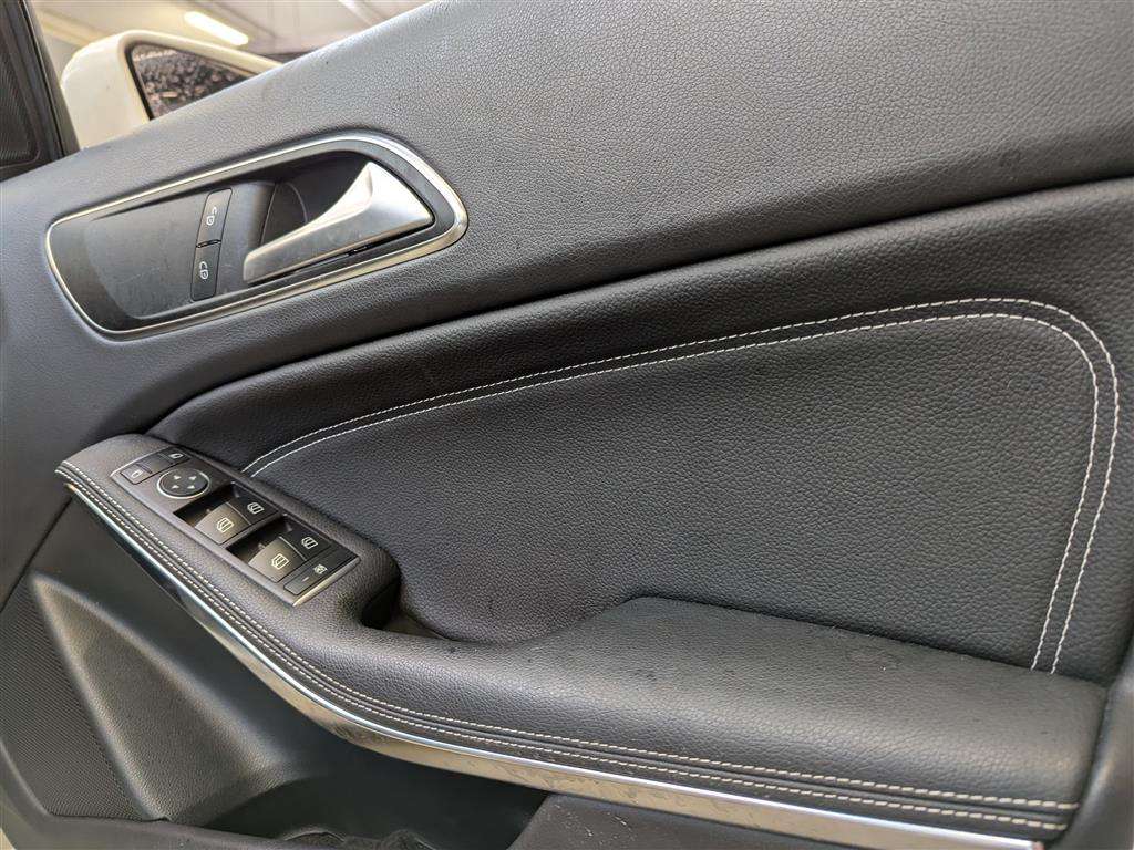 <p>2016 MERCEDES-BENZ A 180 D SPORT</p>