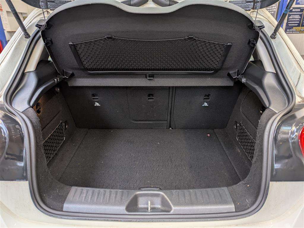 <p>2016 MERCEDES-BENZ A 180 D SPORT</p>