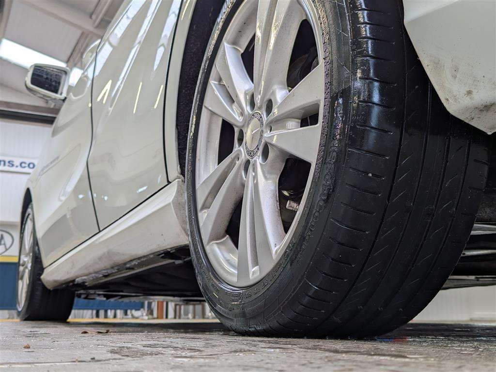 <p>2016 MERCEDES-BENZ A 180 D SPORT</p>