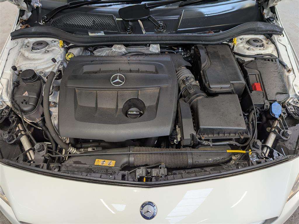 <p>2016 MERCEDES-BENZ A 180 D SPORT</p>