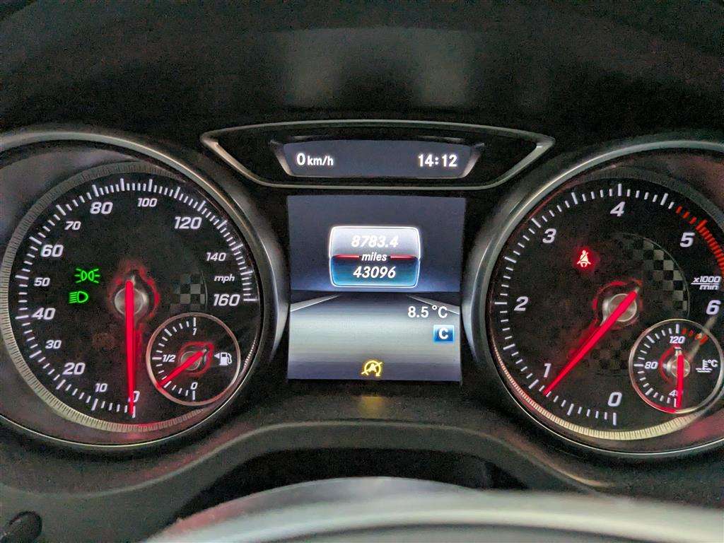 <p>2016 MERCEDES-BENZ A 180 D SPORT</p>