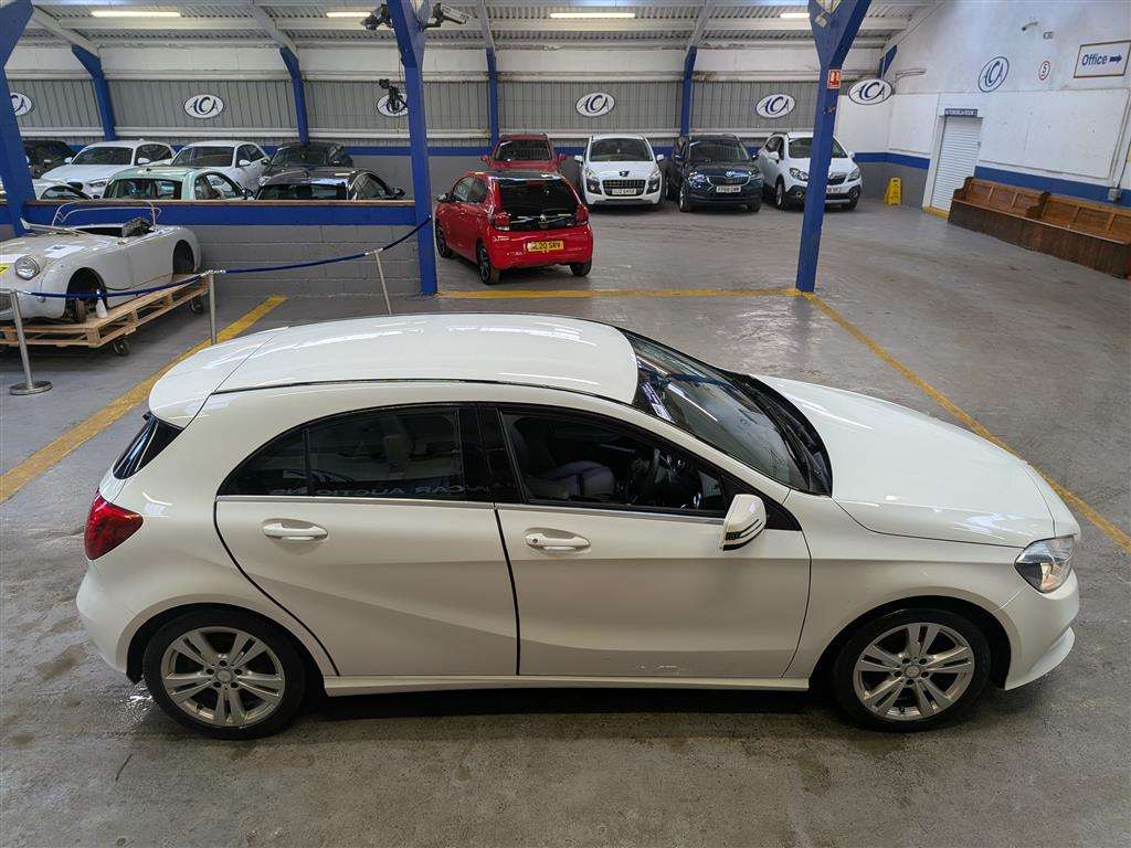 <p>2016 MERCEDES-BENZ A 180 D SPORT</p>