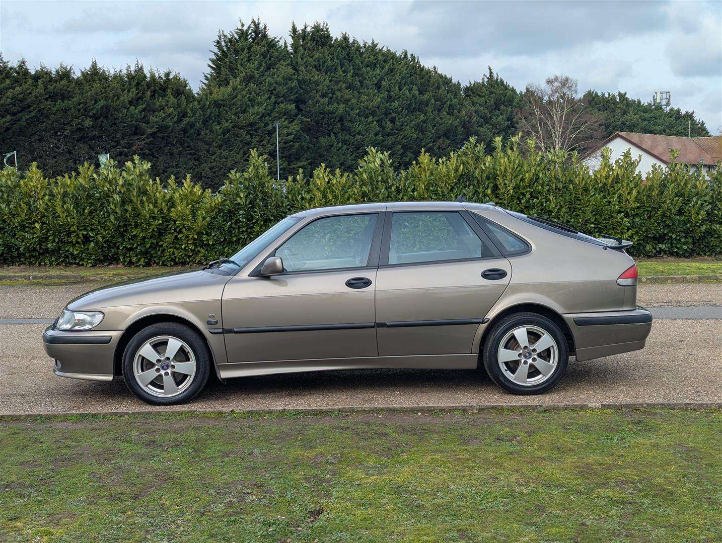 <p>2002 SAAB 9-3</p>