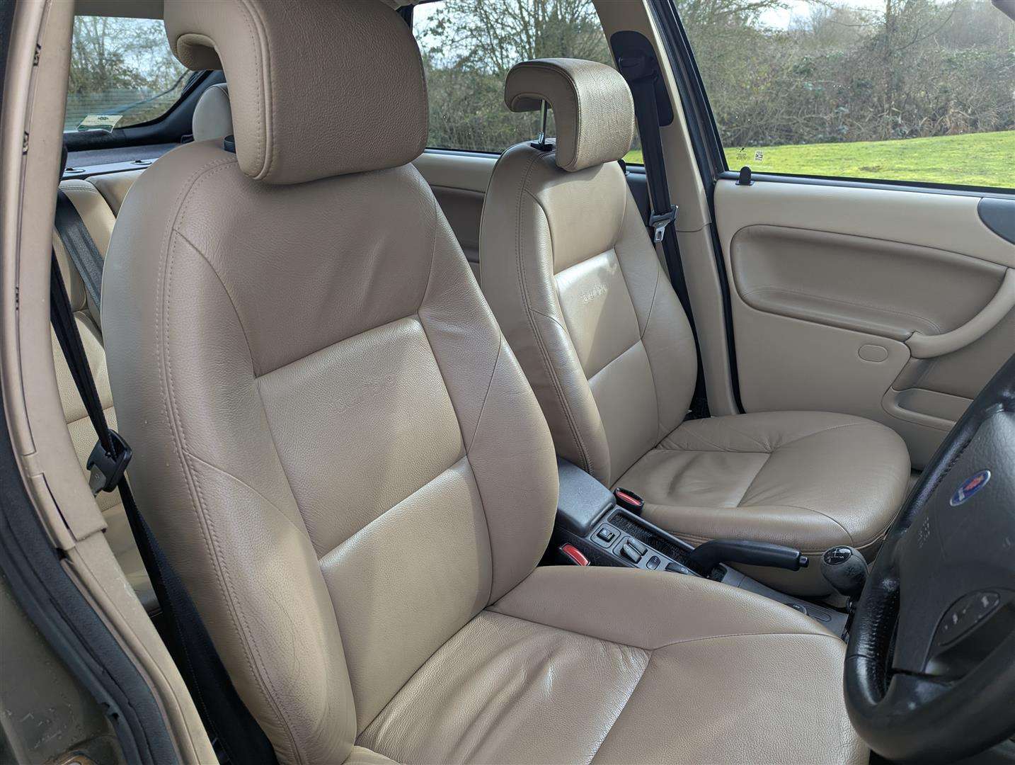 <p>2002 SAAB 9-3</p>