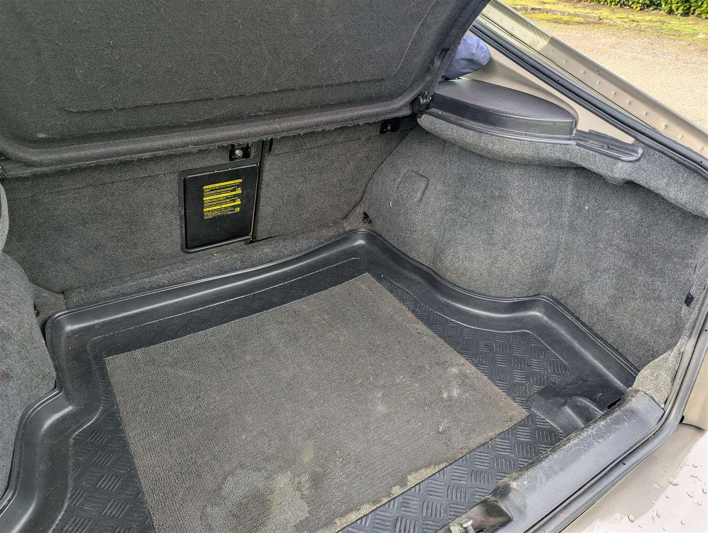 <p>2002 SAAB 9-3</p>