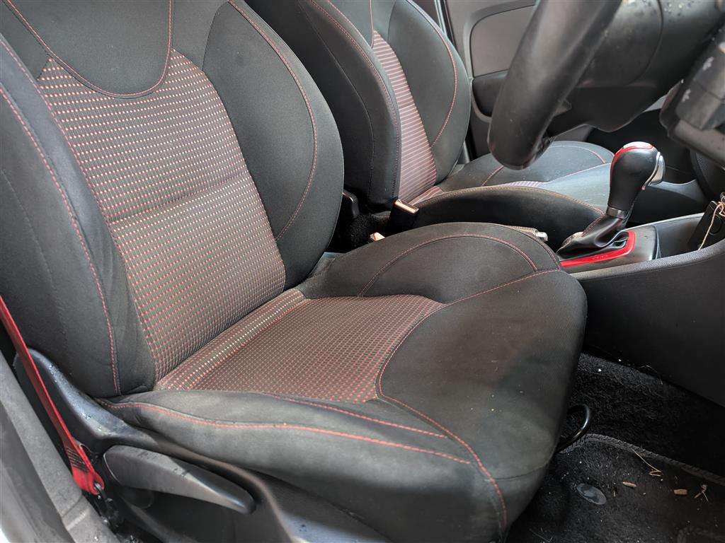 <p>2016 RENAULT CLIO RENAULTSPORT NAV LUX</p>