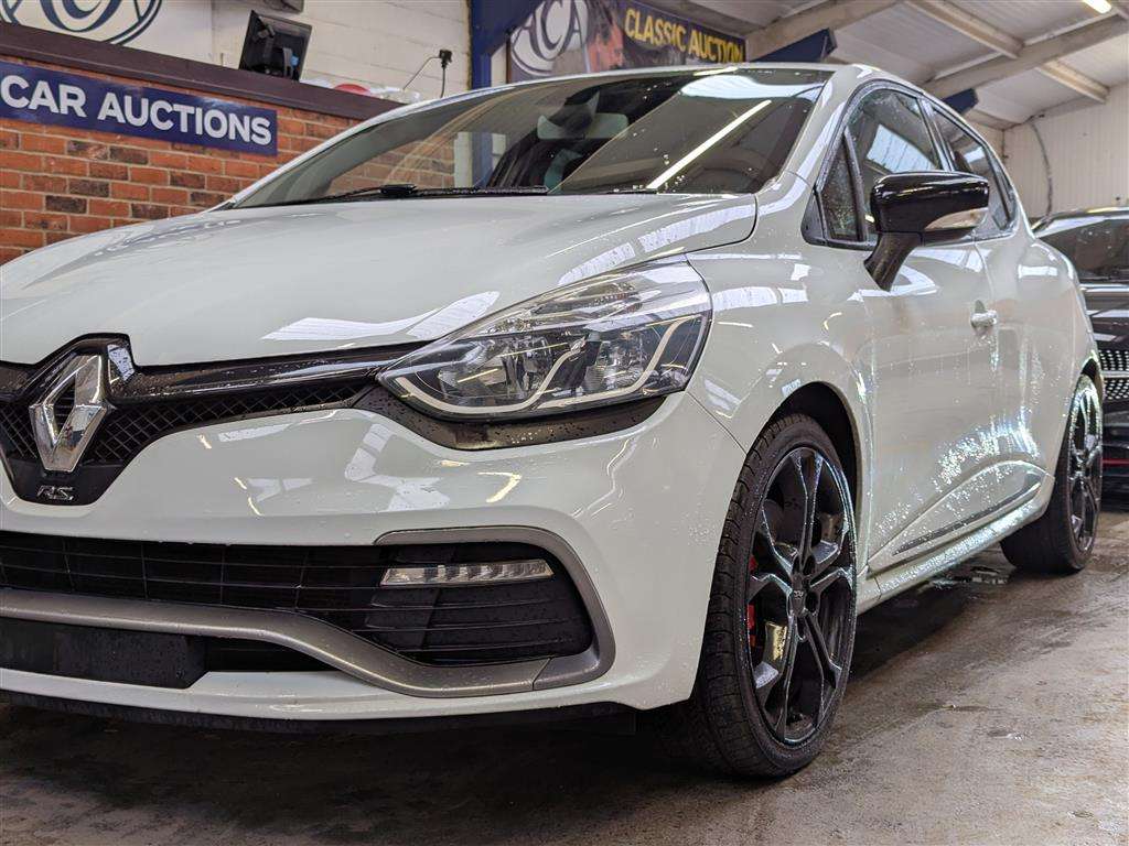 <p>2016 RENAULT CLIO RENAULTSPORT NAV LUX</p>