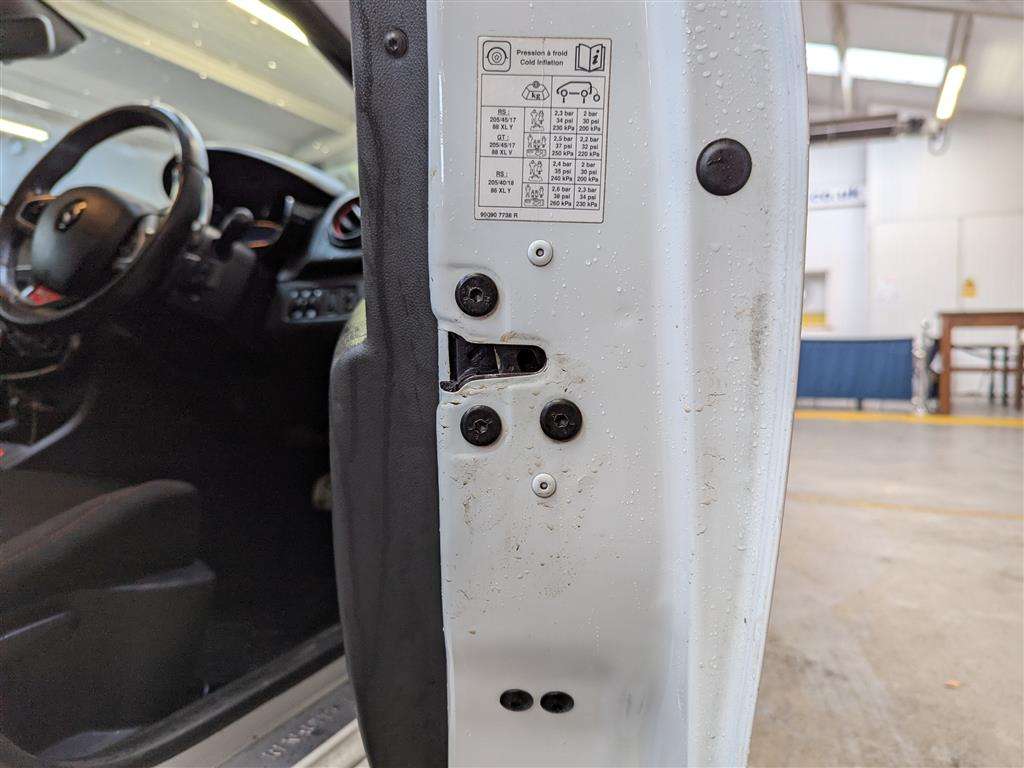 <p>2016 RENAULT CLIO RENAULTSPORT NAV LUX</p>