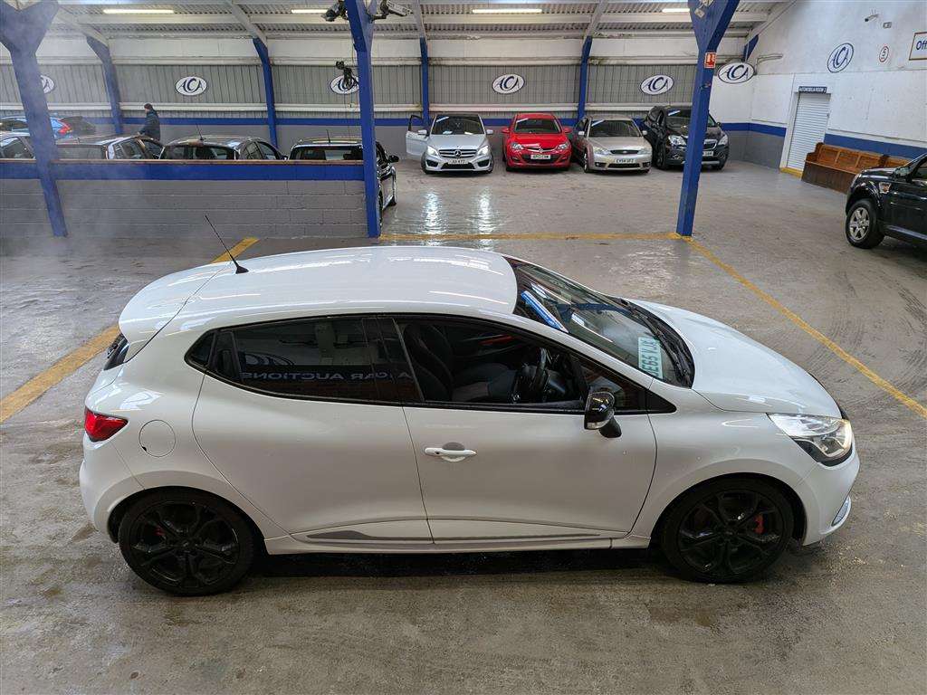 <p>2016 RENAULT CLIO RENAULTSPORT NAV LUX</p>
