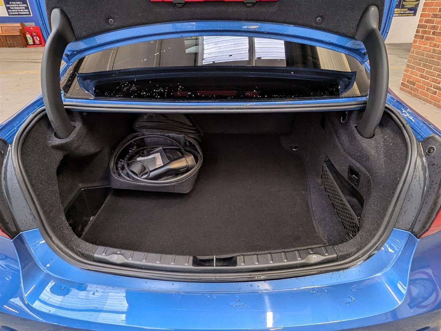 <p>2017 BMW 330E M SPORT AUTO</p>