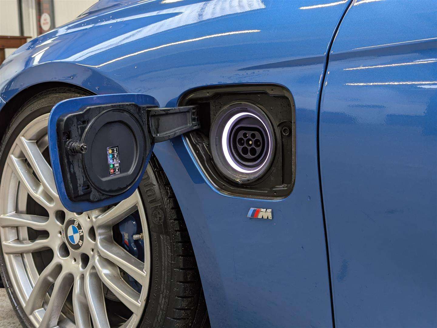 <p>2017 BMW 330E M SPORT AUTO</p>