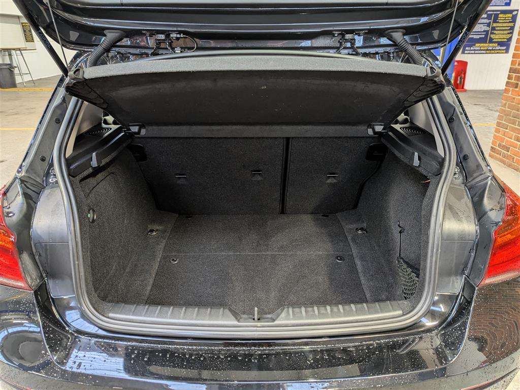 <p>2018 BMW 116D SE BUSINESS</p>