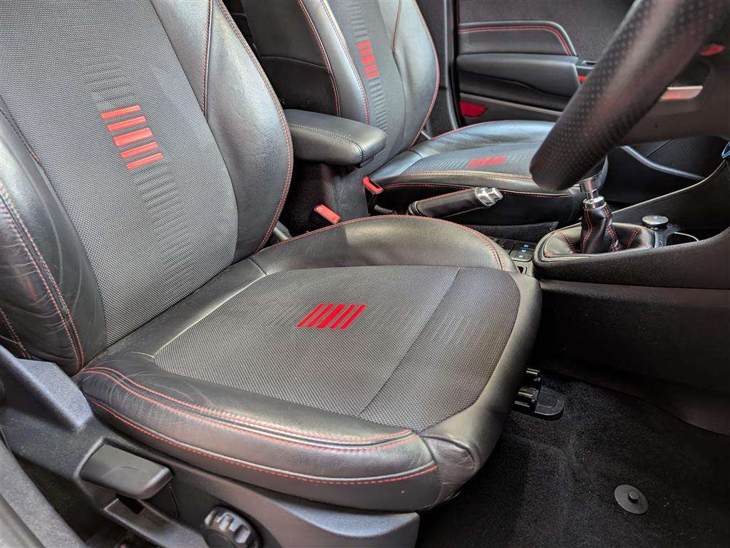 <p>2019 FORD FIESTA ST-LINE X TURBO</p>