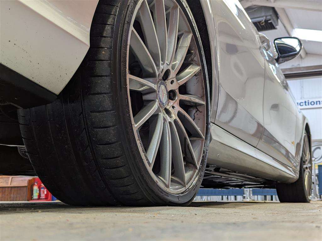 <p>2016 MERCEDES-BENZ E 220 D AMG LINE AUTO</p>