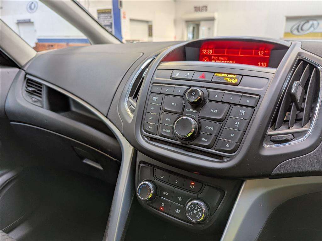 <p>2015 VAUXHALL ZAFIRA TOURER EXCLUSIV CD</p>