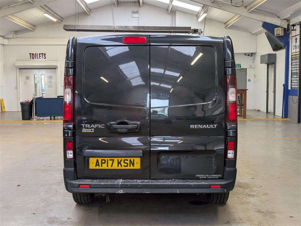 <p>2017 RENAULT TRAFIC SL27 SPORT NAV ENG</p>