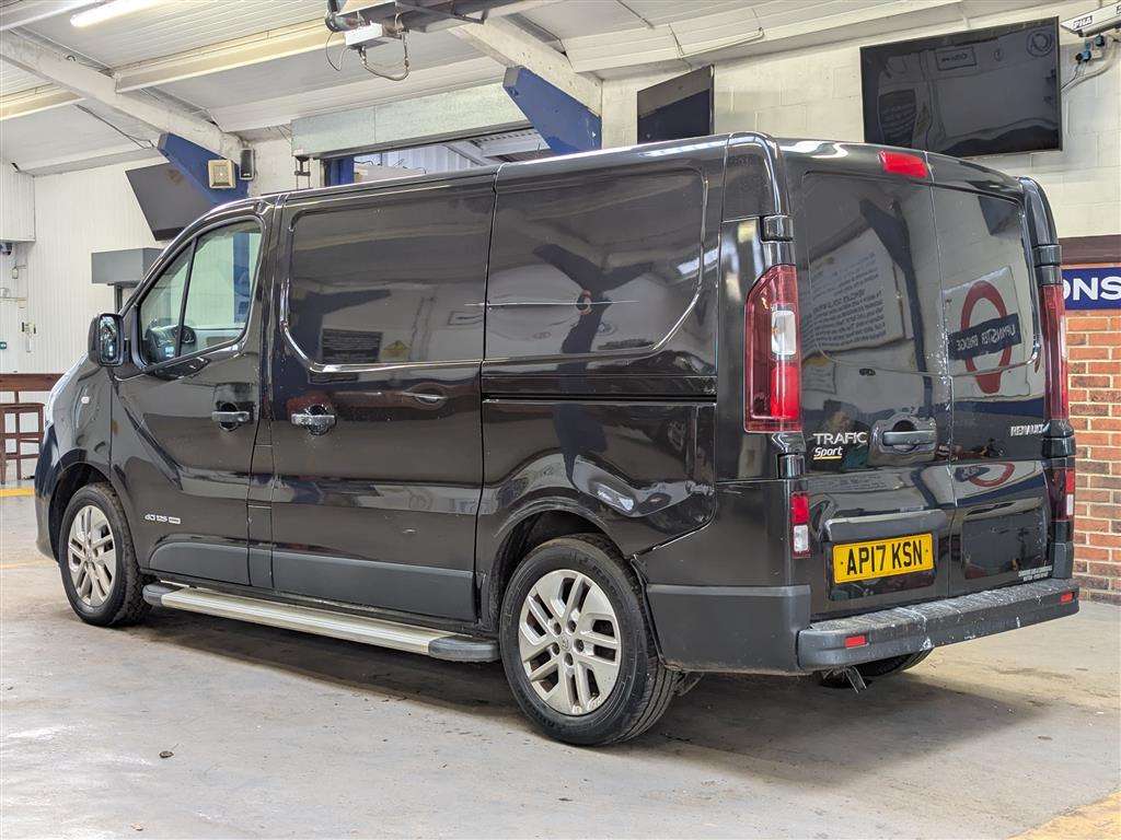 <p>2017 RENAULT TRAFIC SL27 SPORT NAV ENG</p>