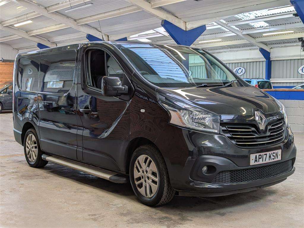 <p>2017 RENAULT TRAFIC SL27 SPORT NAV ENG</p>