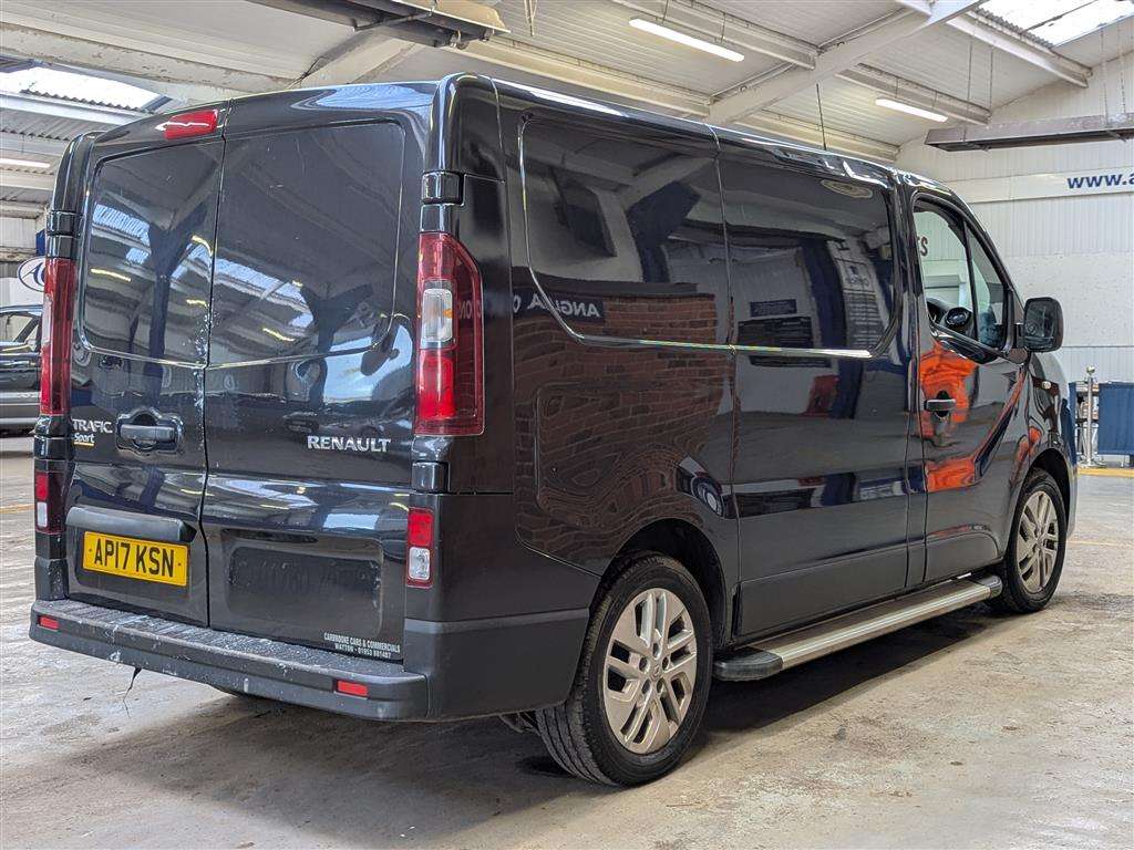 <p>2017 RENAULT TRAFIC SL27 SPORT NAV ENG</p>