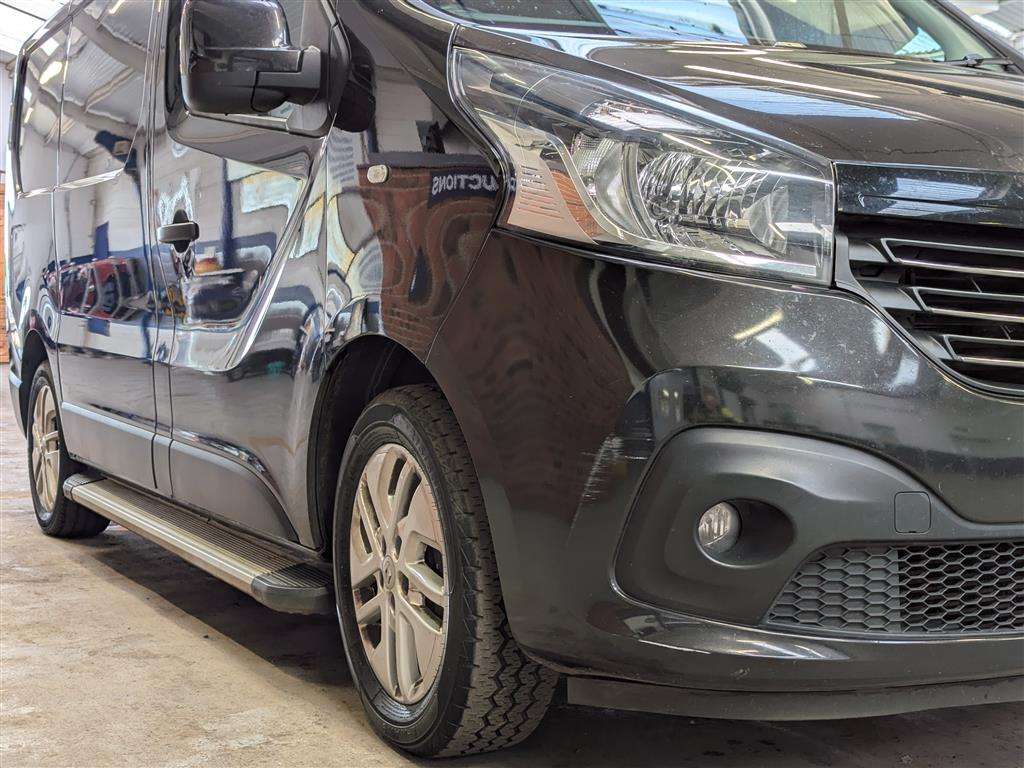 <p>2017 RENAULT TRAFIC SL27 SPORT NAV ENG</p>