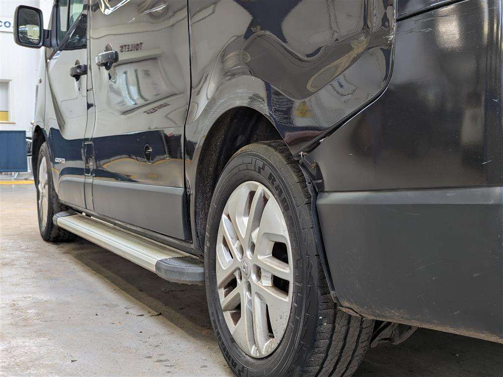 <p>2017 RENAULT TRAFIC SL27 SPORT NAV ENG</p>