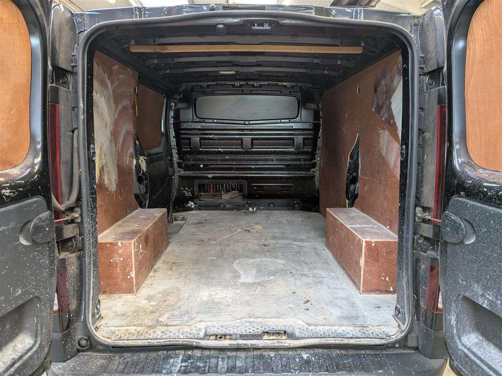 <p>2017 RENAULT TRAFIC SL27 SPORT NAV ENG</p>