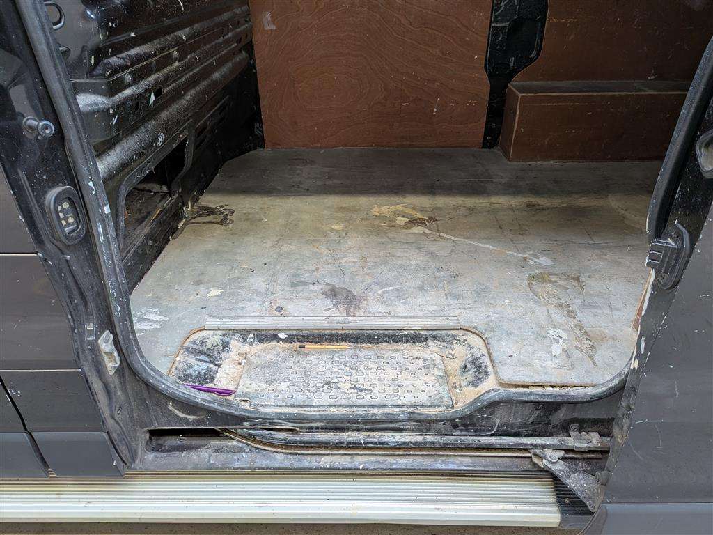 <p>2017 RENAULT TRAFIC SL27 SPORT NAV ENG</p>