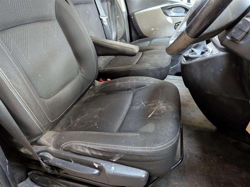 <p>2017 RENAULT TRAFIC SL27 SPORT NAV ENG</p>