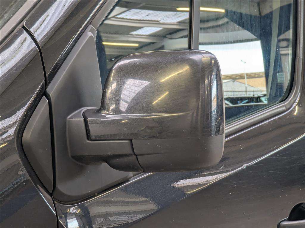 <p>2017 RENAULT TRAFIC SL27 SPORT NAV ENG</p>