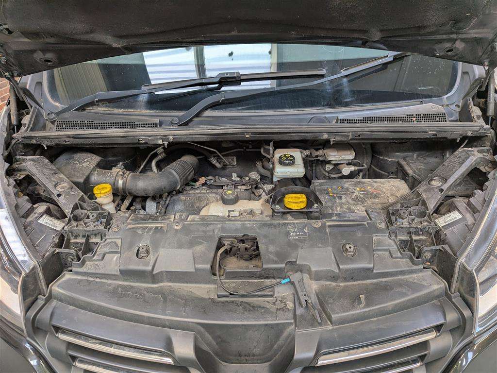 <p>2017 RENAULT TRAFIC SL27 SPORT NAV ENG</p>