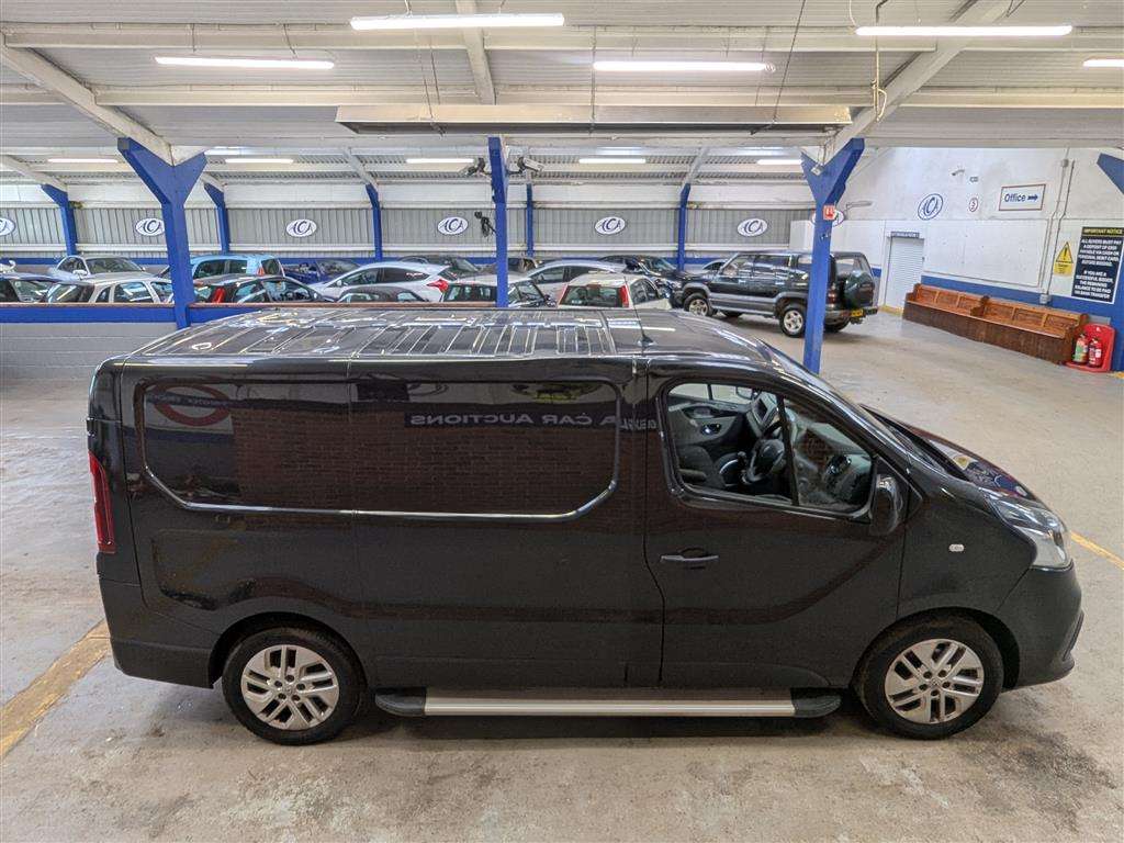 <p>2017 RENAULT TRAFIC SL27 SPORT NAV ENG</p>