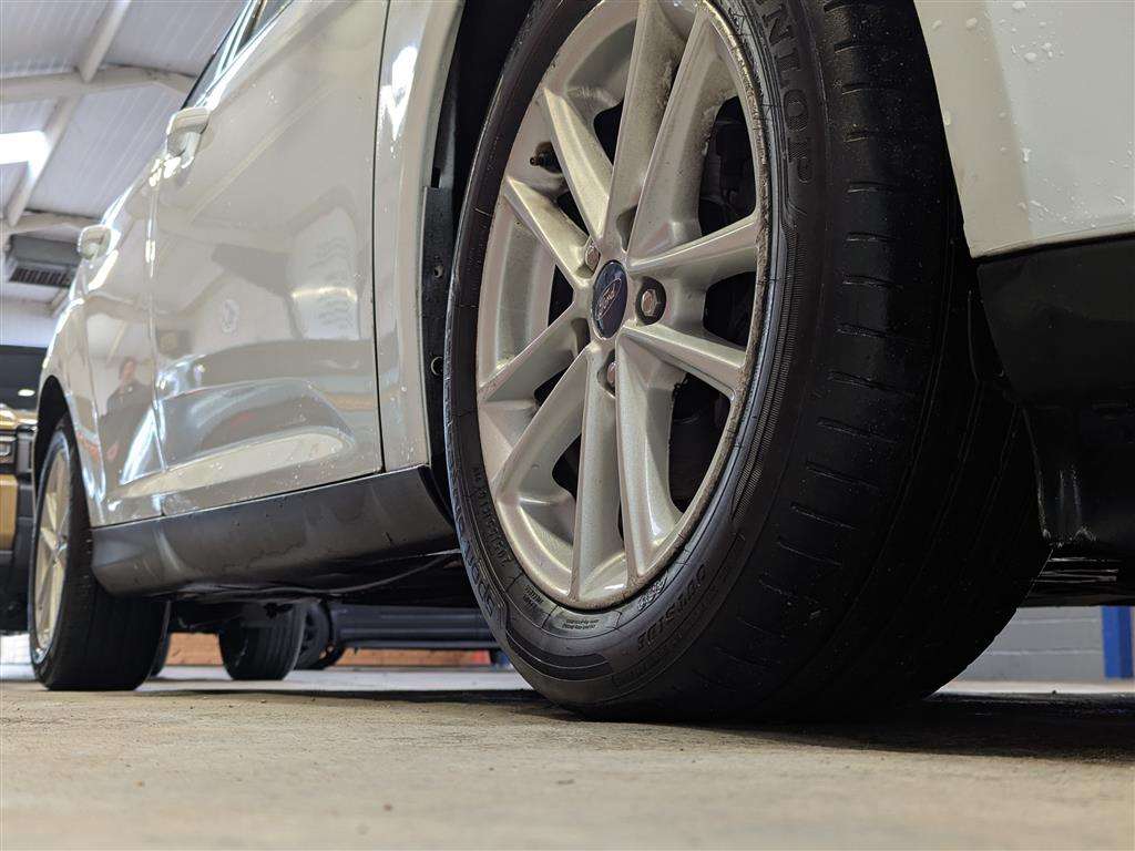 <p>2016 FORD FOCUS ZETEC</p>