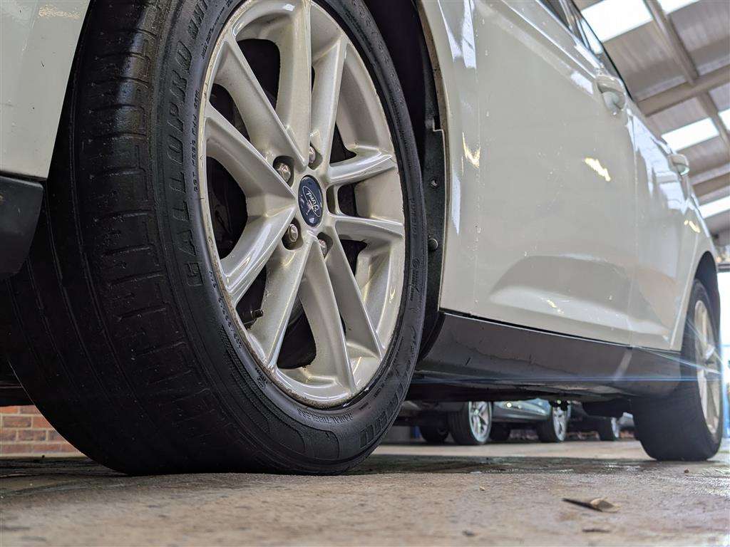 <p>2016 FORD FOCUS ZETEC</p>