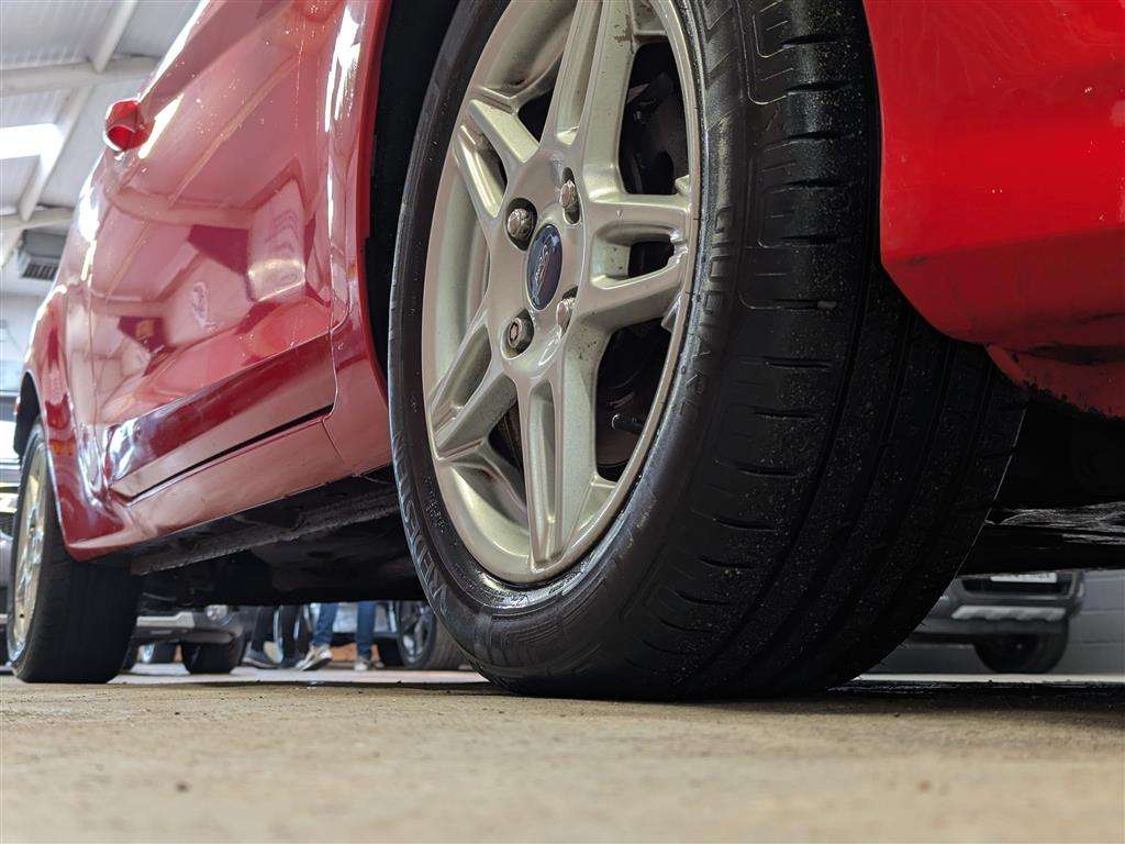 <p>2013 FORD FIESTA ZETEC</p>