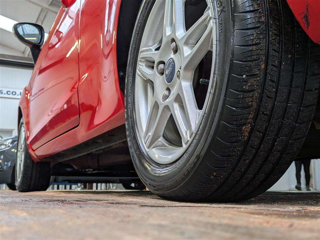 <p>2013 FORD FIESTA ZETEC</p>