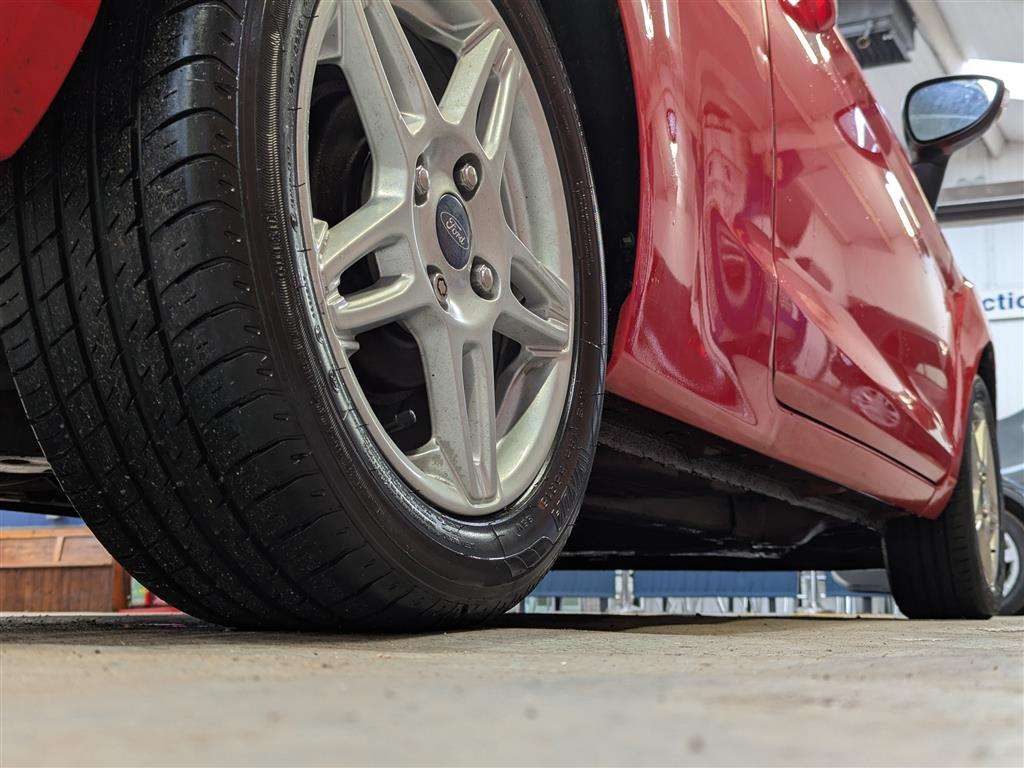 <p>2013 FORD FIESTA ZETEC</p>