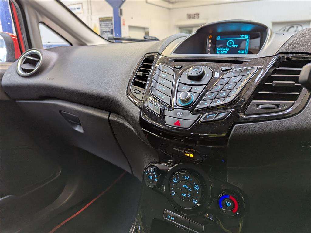 <p>2013 FORD FIESTA ZETEC</p>