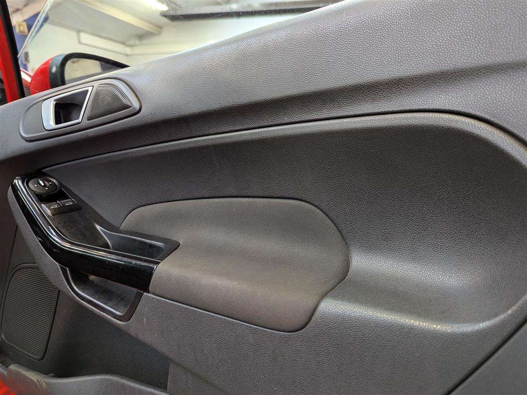 <p>2013 FORD FIESTA ZETEC</p>